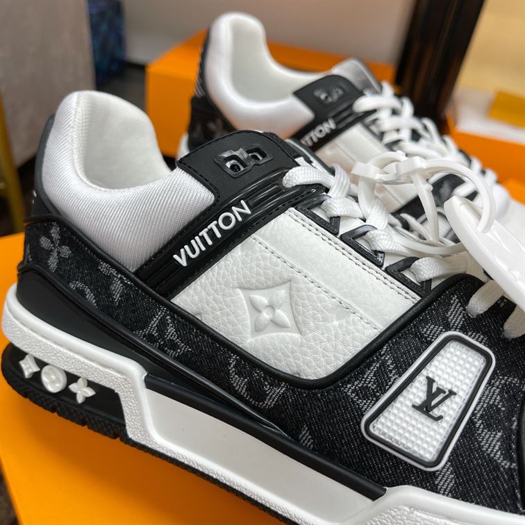 LOUIS VUITTON LV TRAINER SNEAKER - L107