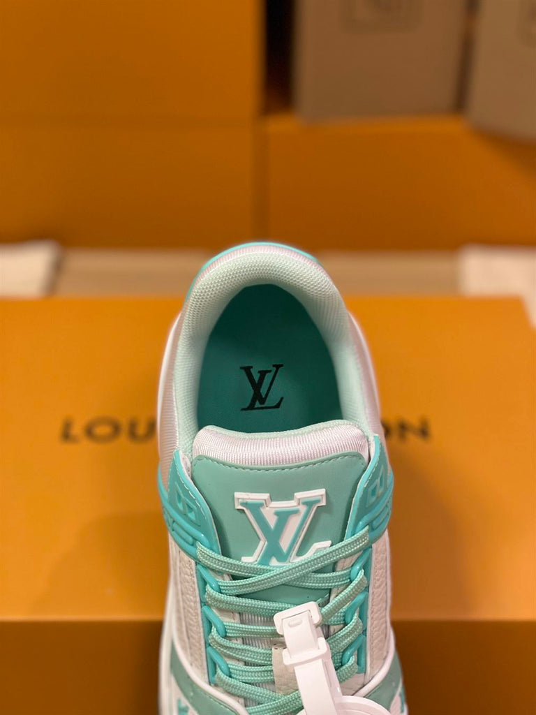 LOUIS VUITTON LV TRAINER SNEAKER - L109