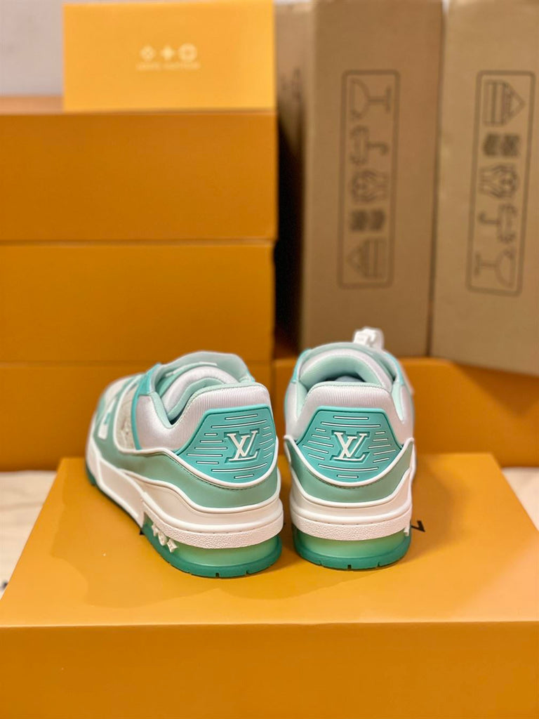 LOUIS VUITTON LV TRAINER SNEAKER - L109