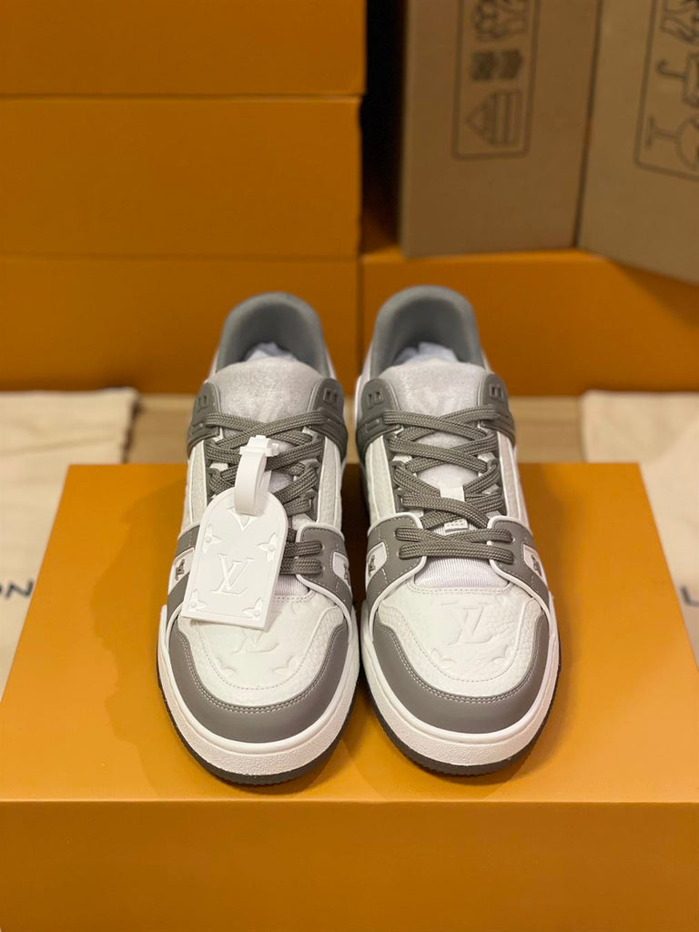 LOUIS VUITTON LV TRAINER SNEAKER - L110