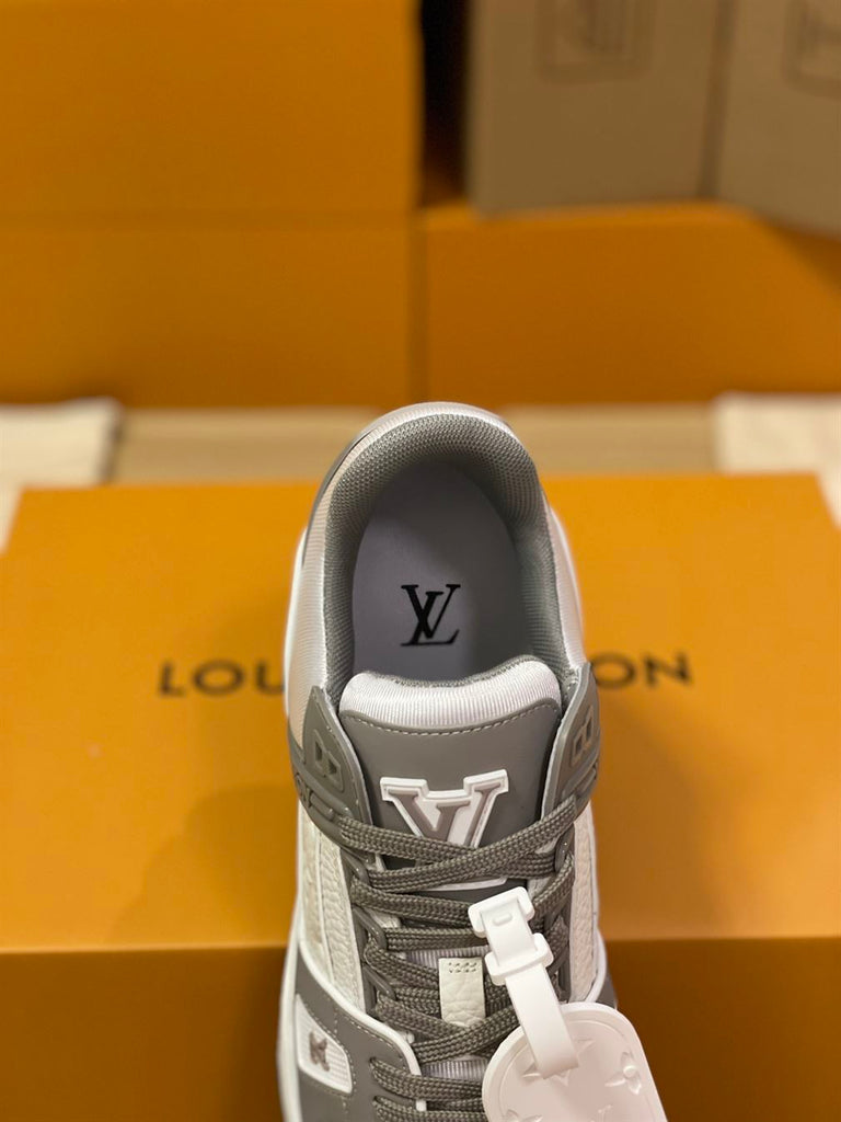 LOUIS VUITTON LV TRAINER SNEAKER - L110