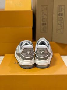 LOUIS VUITTON LV TRAINER SNEAKER - L110