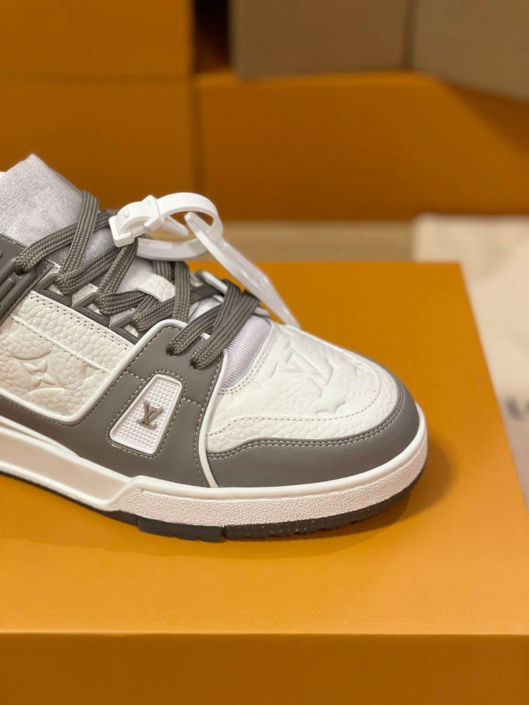 LOUIS VUITTON LV TRAINER SNEAKER - L110