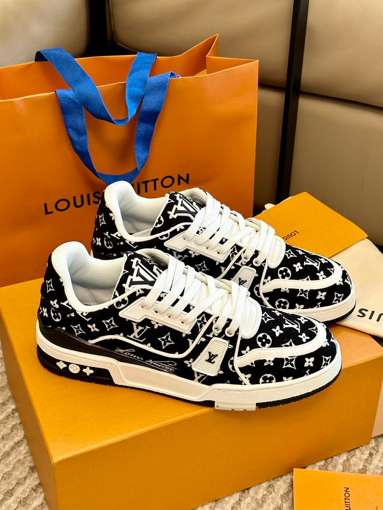 LOUIS VUITTON LV TRAINER SNEAKER BLACK - L134