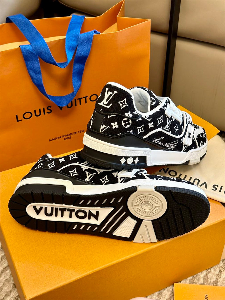 LOUIS VUITTON LV TRAINER SNEAKER BLACK - L134