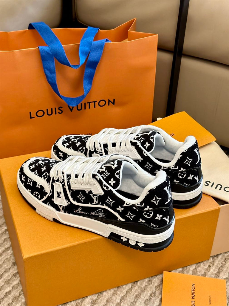 LOUIS VUITTON LV TRAINER SNEAKER BLACK - L134