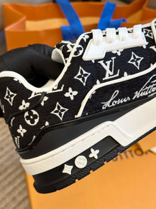 LOUIS VUITTON LV TRAINER SNEAKER BLACK - L134