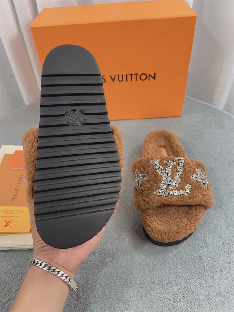 LOUIS VUITTON PASEO FLAT COMFORT MULE - S122