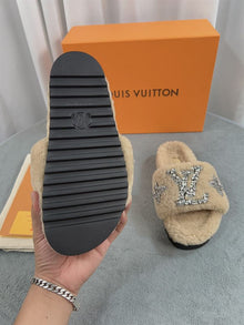 LOUIS VUITTON PASEO FLAT COMFORT MULE - S123