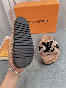 LOUIS VUITTON PASEO FLAT COMFORT MULE - S125