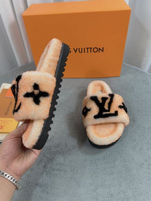 LOUIS VUITTON PASEO FLAT COMFORT MULE - S126