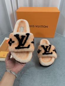 LOUIS VUITTON PASEO FLAT COMFORT MULE - S126