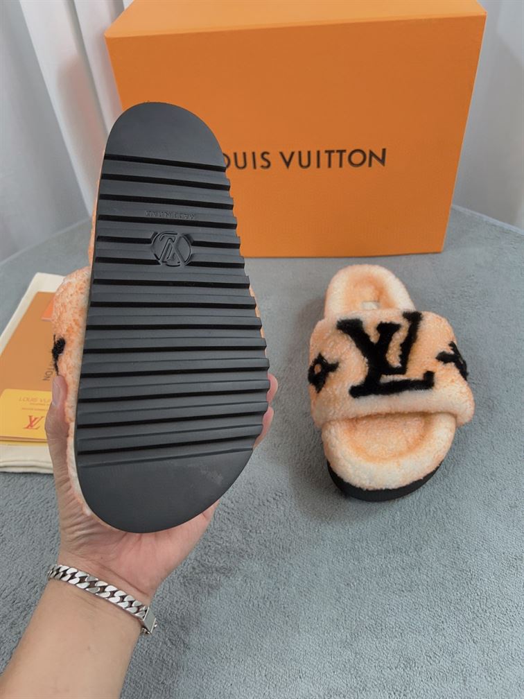 LOUIS VUITTON PASEO FLAT COMFORT MULE - S126