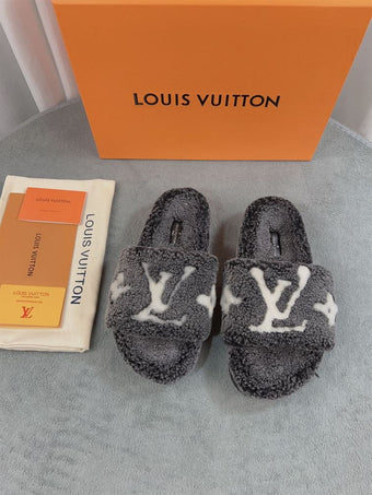 LOUIS VUITTON PASEO FLAT COMFORT MULE - S127