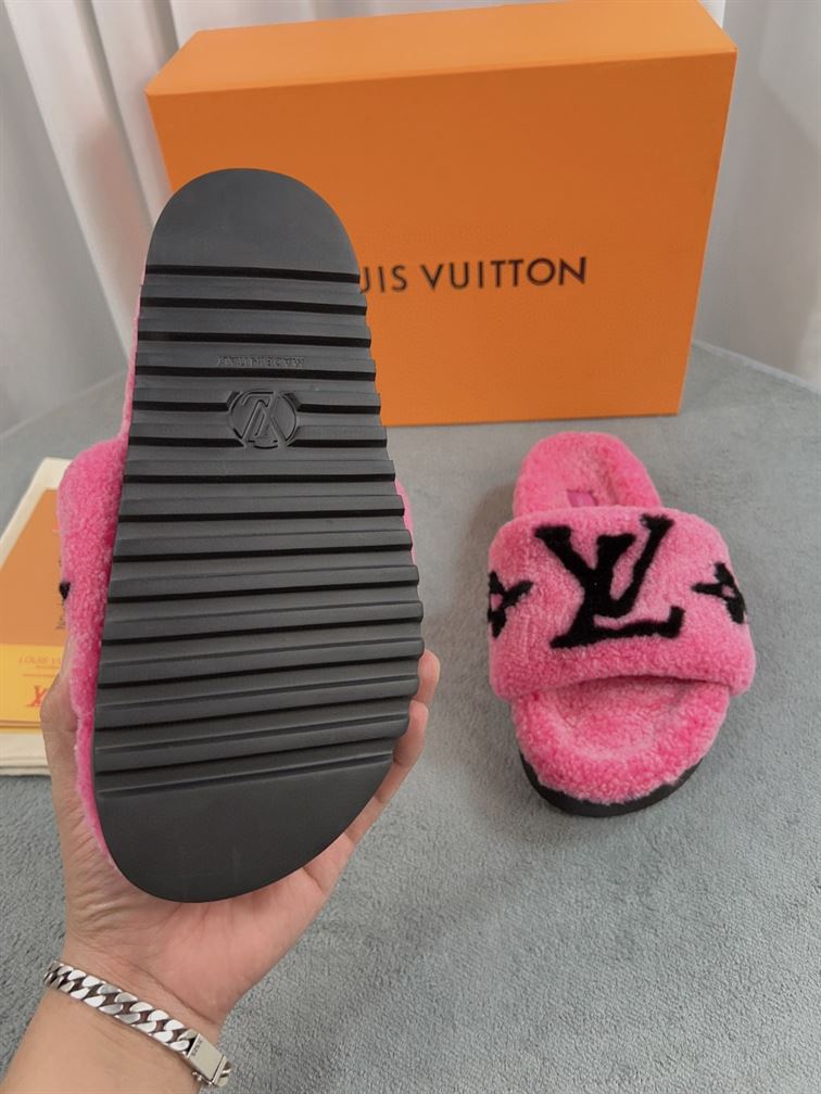 LOUIS VUITTON PASEO FLAT COMFORT MULE - S128