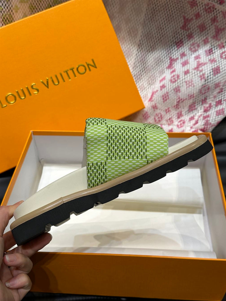 LOUIS VUITTON POOL PILLOW FLAT COMFORT MULE - S051