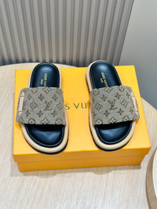 LOUIS VUITTON POOL PILLOW FLAT COMFORT MULE - S054