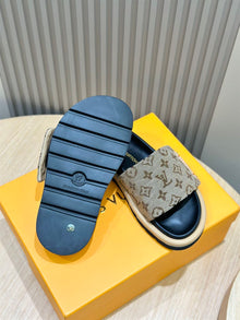 LOUIS VUITTON POOL PILLOW FLAT COMFORT MULE - S054