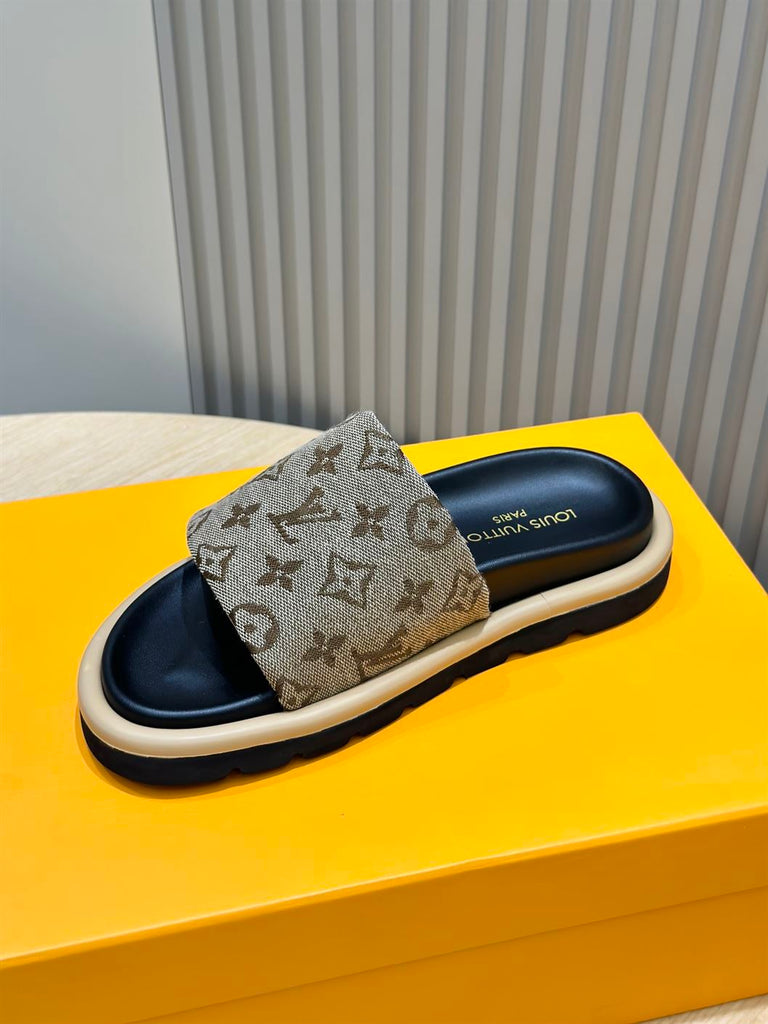 LOUIS VUITTON POOL PILLOW FLAT COMFORT MULE - S054