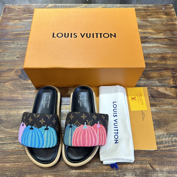 LOUIS VUITTON POOL PILLOW FLAT COMFORT MULE - S101