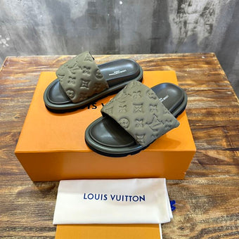 LOUIS VUITTON POOL PILLOW FLAT COMFORT MULE - S106