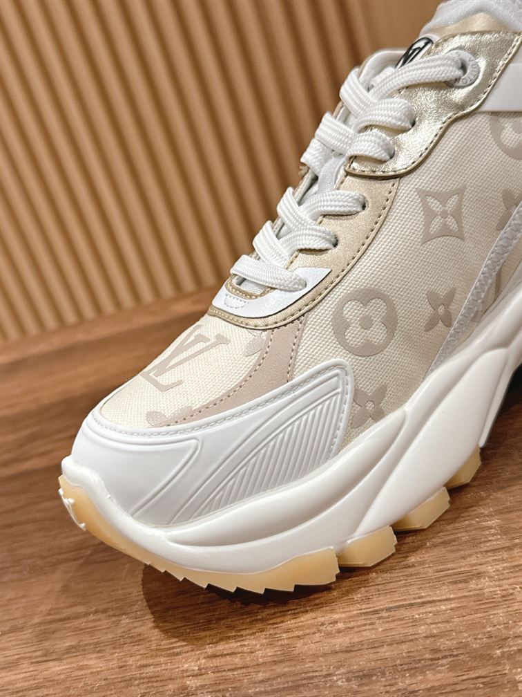 LOUIS VUITTON RUN 55 SNEAKER - L115