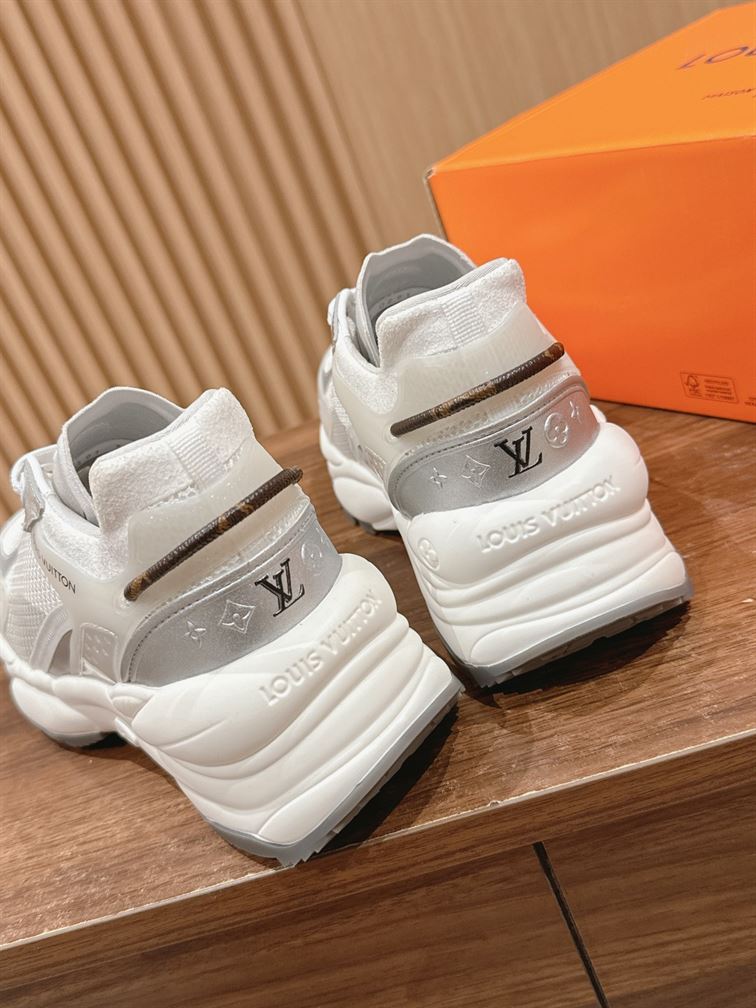 LOUIS VUITTON RUN 55 SNEAKER - L118