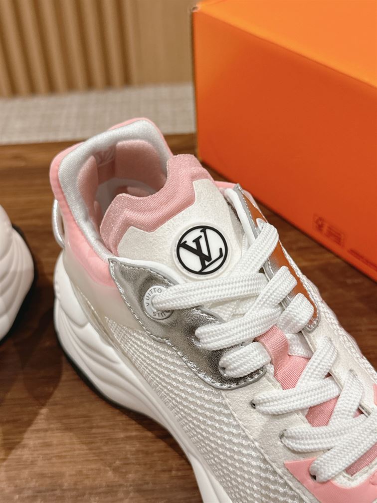 LOUIS VUITTON RUN 55 SNEAKER PINK - L116