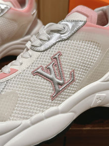 LOUIS VUITTON RUN 55 SNEAKER PINK - L116