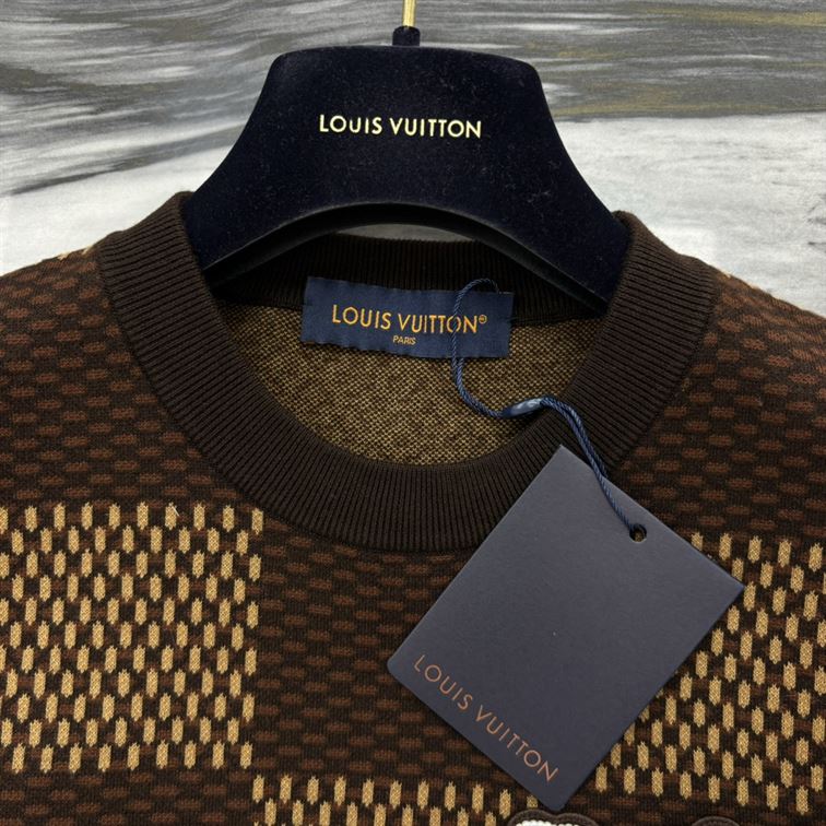 LOUIS VUITTON SHORT-SLEEVED COTTON DAMIER CREWNECK WITH CRYSTAL LV PATCH - V051