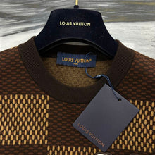 LOUIS VUITTON SHORT-SLEEVED COTTON DAMIER CREWNECK WITH CRYSTAL LV PATCH - V051