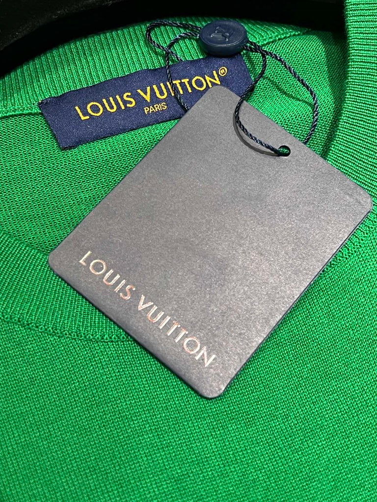 LOUIS VUITTON SHORT-SLEEVED SIGNATURE CREWNECK - V056