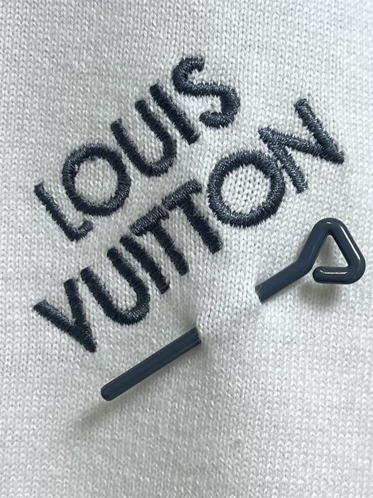 LOUIS VUITTON EMBROIDERED SIGNATURE SHORT-SLEEVED COTTON CREWNECK WHITE - V013