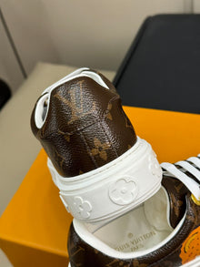 LOUIS VUITTON TIME OUT SNEAKER - L101