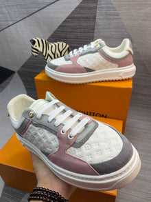 LOUIS VUITTON TIME OUT SNEAKER - L114