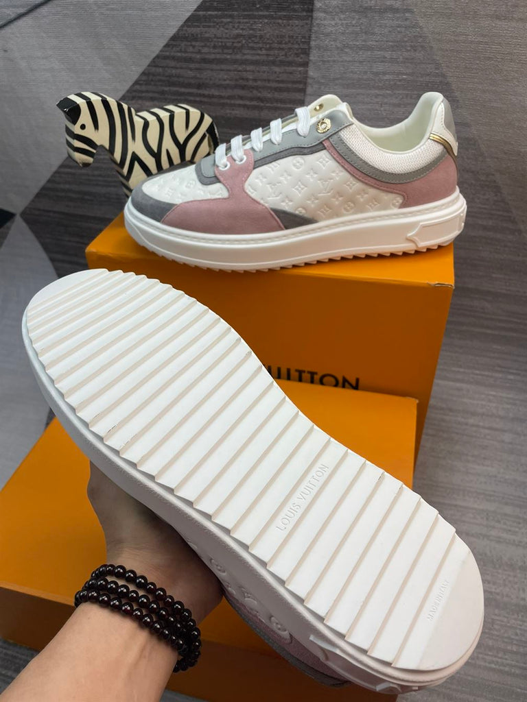 LOUIS VUITTON TIME OUT SNEAKER - L114