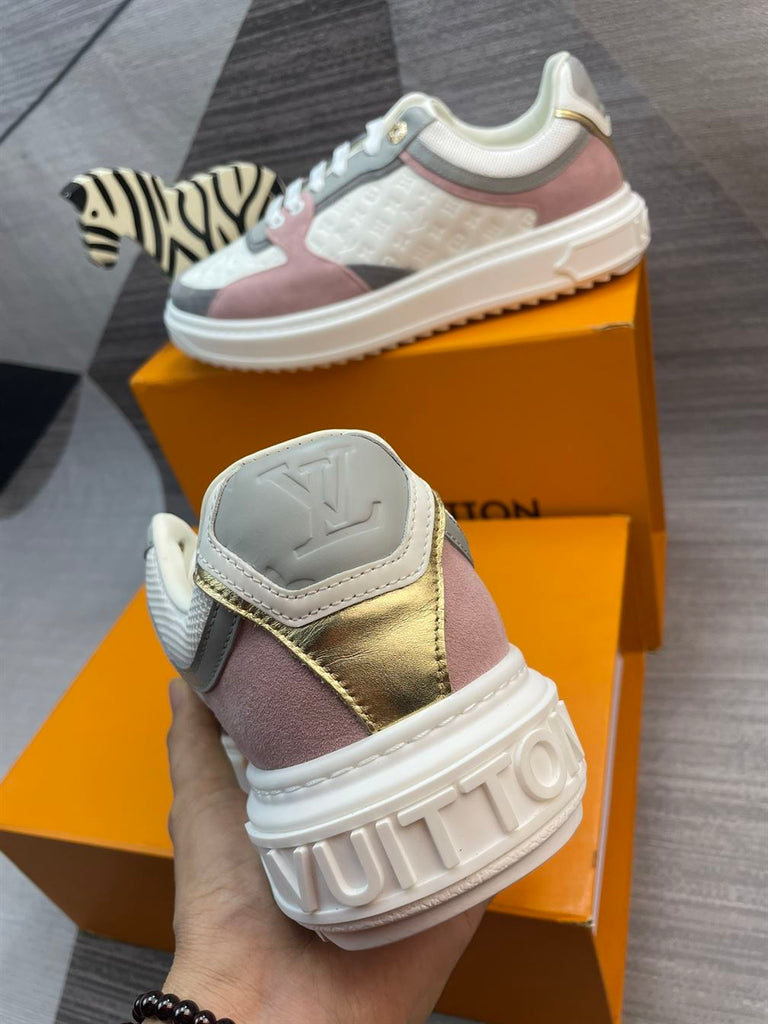 LOUIS VUITTON TIME OUT SNEAKER - L114