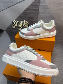 LOUIS VUITTON TIME OUT SNEAKER - L114