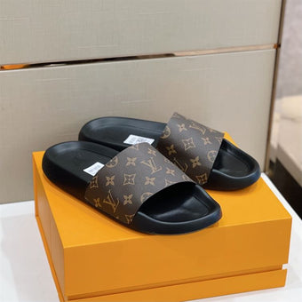 LOUIS VUITTON WATERFRONT MULE - S075