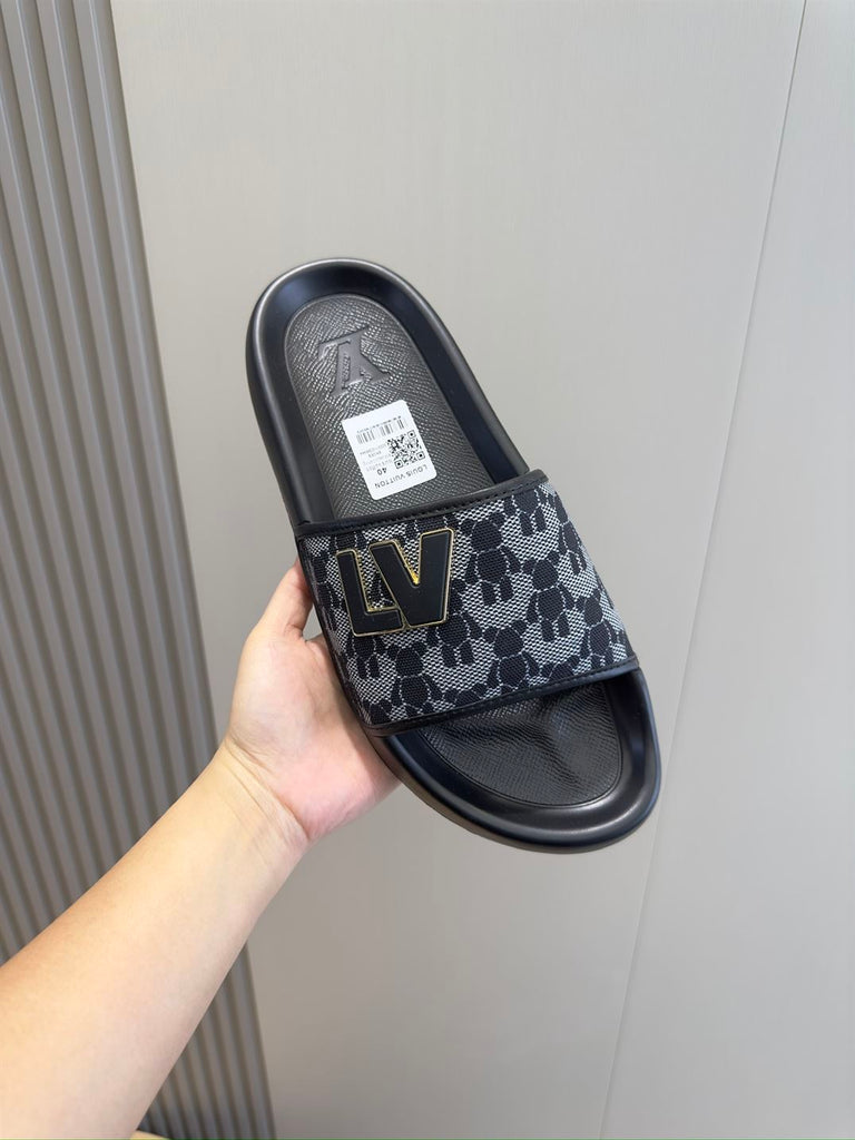 LOUIS VUITTON WATERFRONT MULE - S081