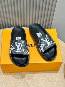 LOUIS VUITTON WATERFRONT MULE - S085