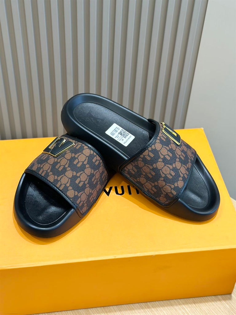 LOUIS VUITTON WATERFRONT MULE - S088