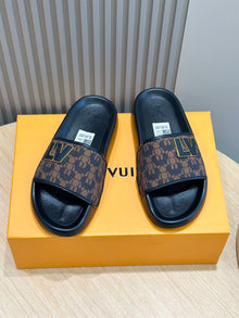 LOUIS VUITTON WATERFRONT MULE - S088