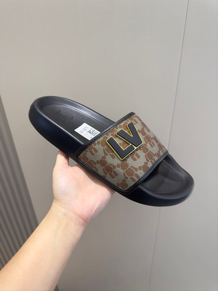 LOUIS VUITTON WATERFRONT MULE - S093