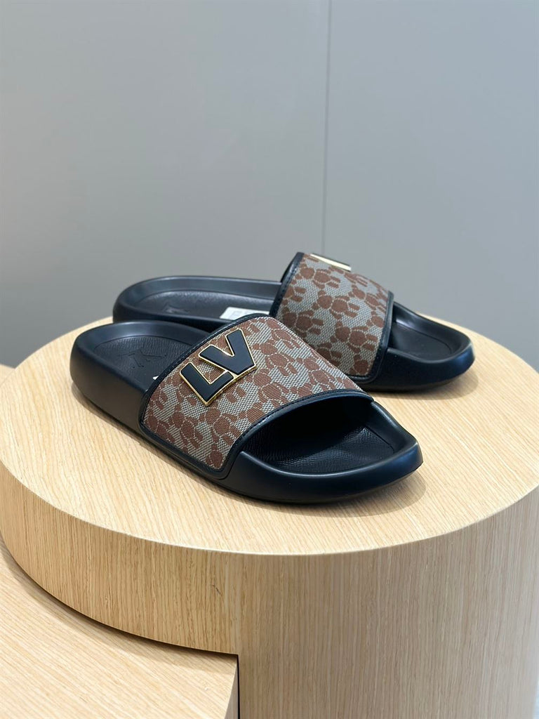 LOUIS VUITTON WATERFRONT MULE - S093