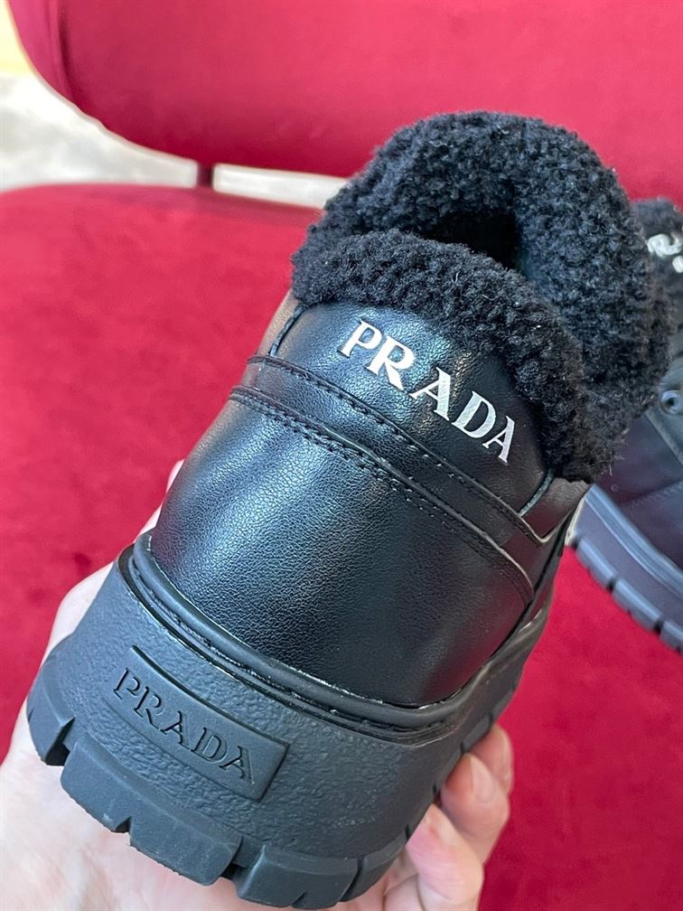 PRADA BLACK LEATHER AND SHEARLING SNEAKERS - P060