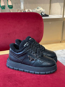 PRADA BLACK LEATHER AND SHEARLING SNEAKERS - P060