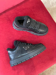 PRADA BLACK LEATHER AND SHEARLING SNEAKERS - P060