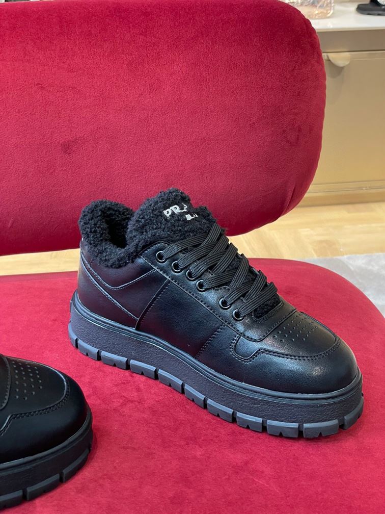 PRADA BLACK LEATHER AND SHEARLING SNEAKERS - P060