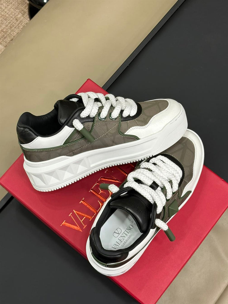 VALENTINO ONE STUD XL LOW-TOP SNEAKER IN NAPPA LEATHER AND JACQUARD TOILE ICONOGRAPHE TECHNICAL FABRIC - TM011